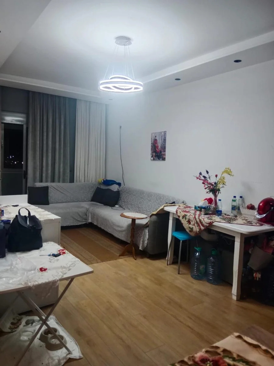 1+1 Apartment on the 8th Floor, Kamëz