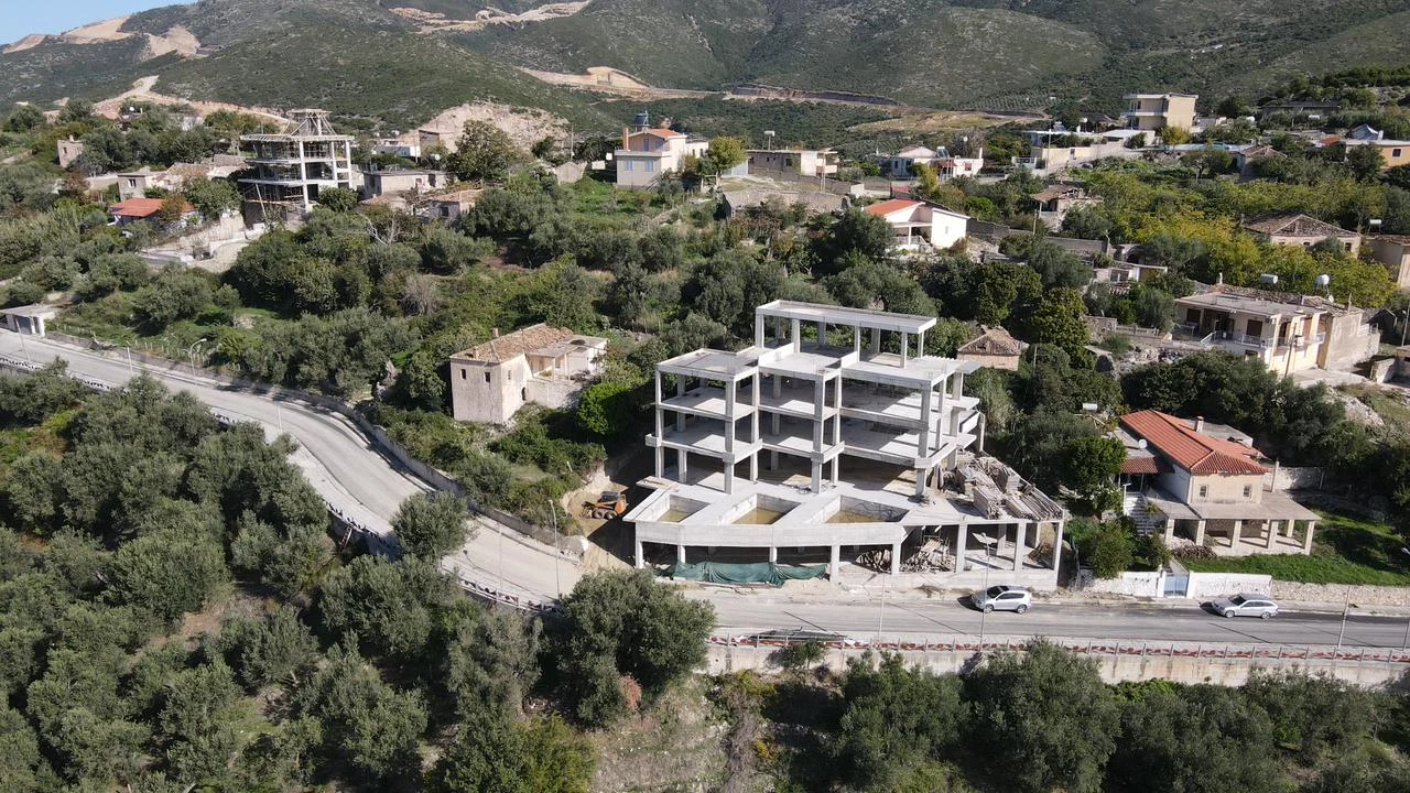 Sea-View 1+1 Apartment with Private Pool in Radhimë