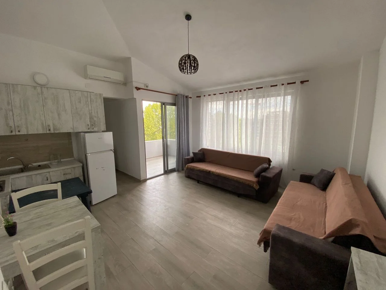 1+1 Apartment on the 5th Floor, Golem
