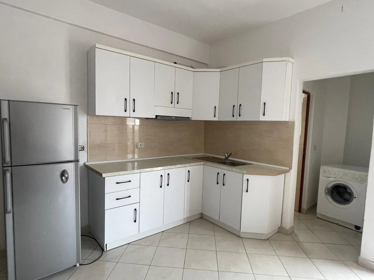 1+1 Apartment on the 6th Floor, Golem