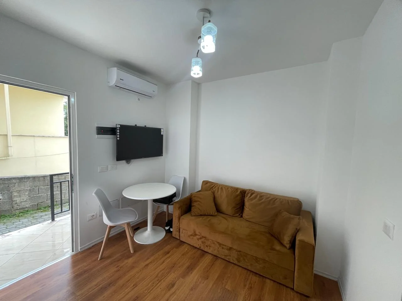 Studio in Shkëmbi i Kavajës