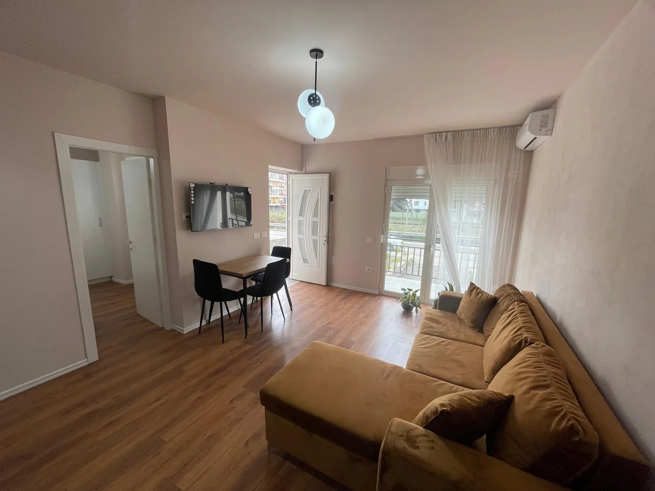 Studio in Shkëmbi i Kavajës