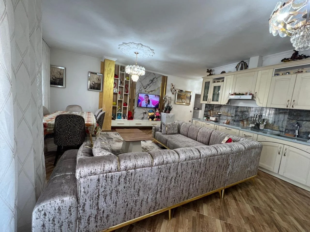 2+1 Apartment on the 4th Floor, Golem