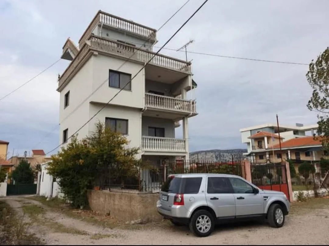 Four-Storey Villa near the Beach, Velipojë